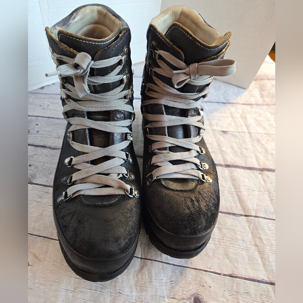 Men's Rugged Black Leather Boots